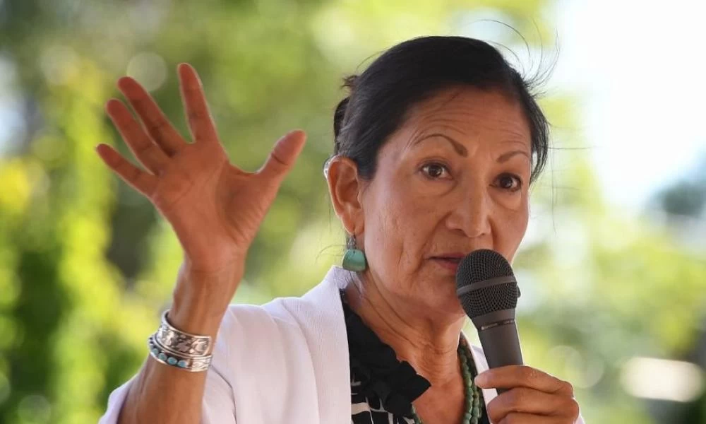 ΗΠΑ: Ποια είναι η πρώτη ιθαγενής που θα συμμετάσχει στην αμερικανική κυβέρνηση (βίντεο)